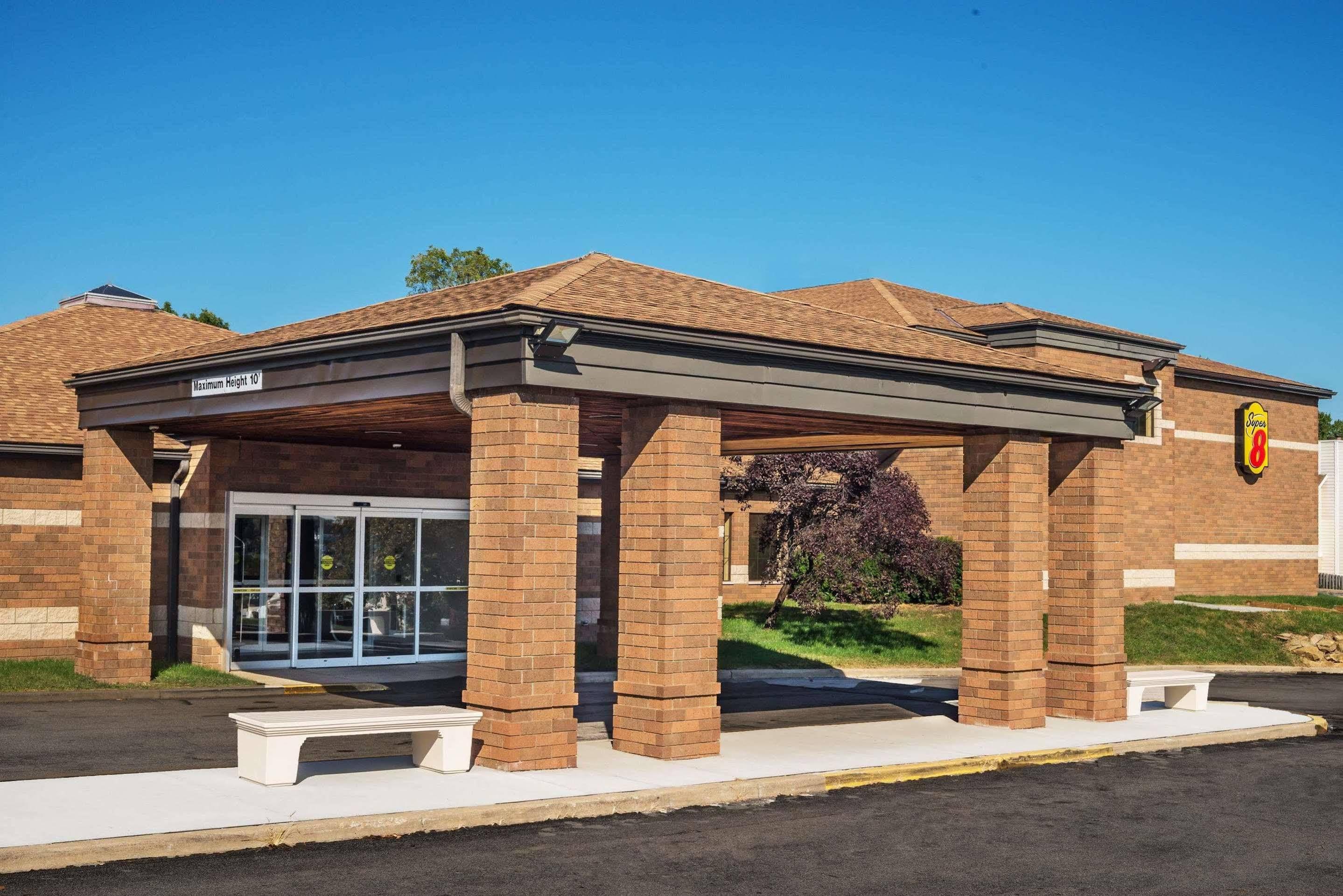 Super 8 By Wyndham Copley Akron Exterior photo